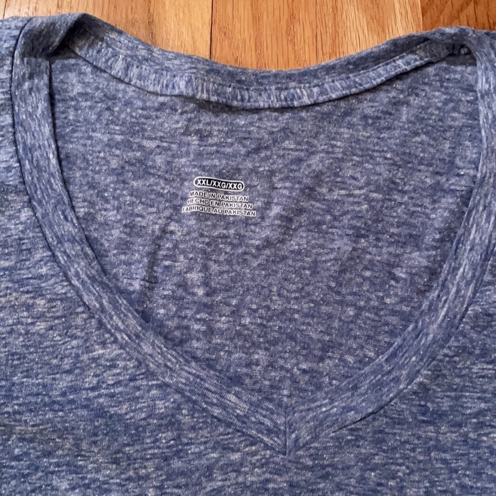 🎉HP4/5🎉NWT Women’s XXL NFL NY Giants V-Neck Tee - Picture 3 of 5